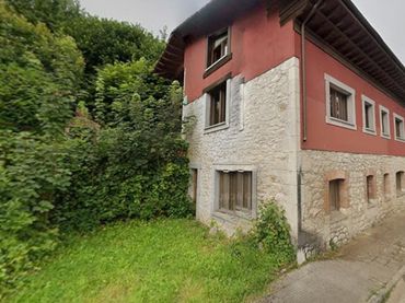 Casa con balcón en venta en VILLAR 43