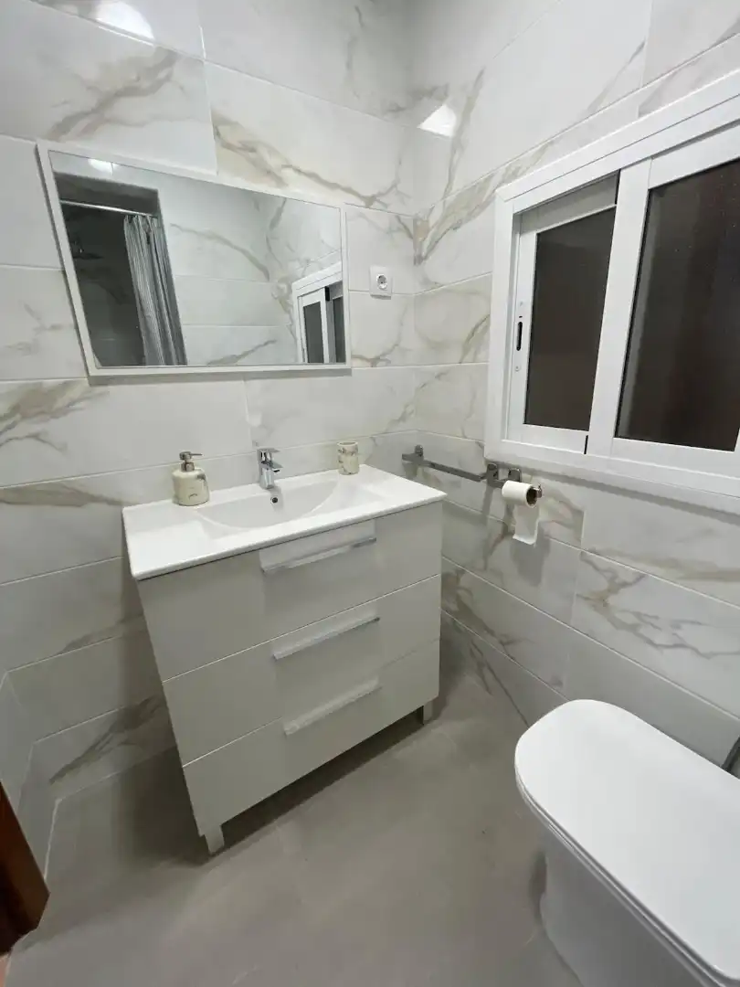 Badezimmer von Wohnung zur Miete in Melilla mit Möbliert