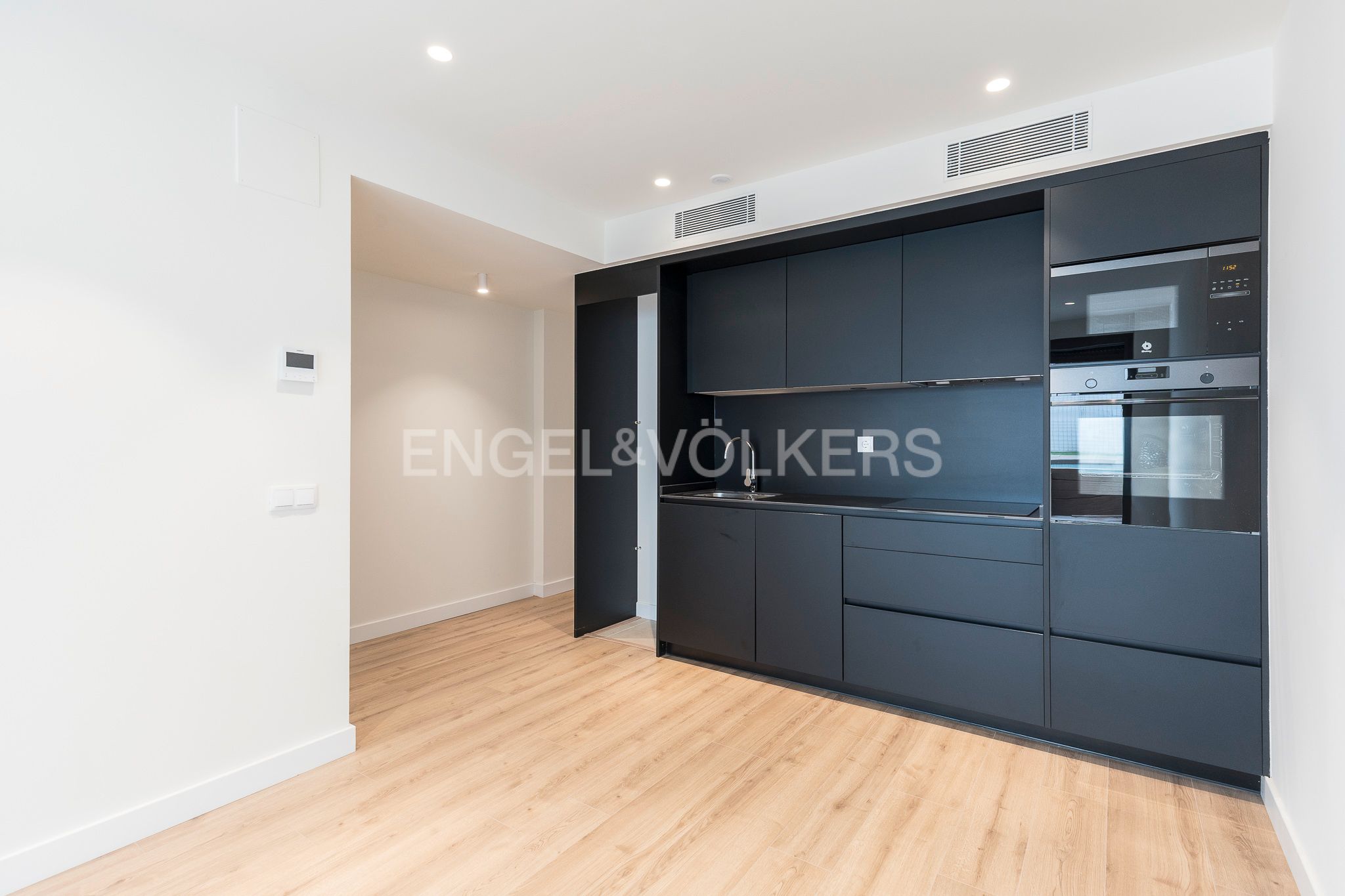 Cuina de Apartament en venda en  Barcelona Capital amb Aire condicionat, Calefacció i Jardí privat