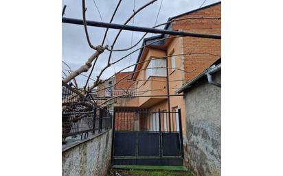 Vista exterior de Casa o xalet en venda en A Rúa  amb Calefacció