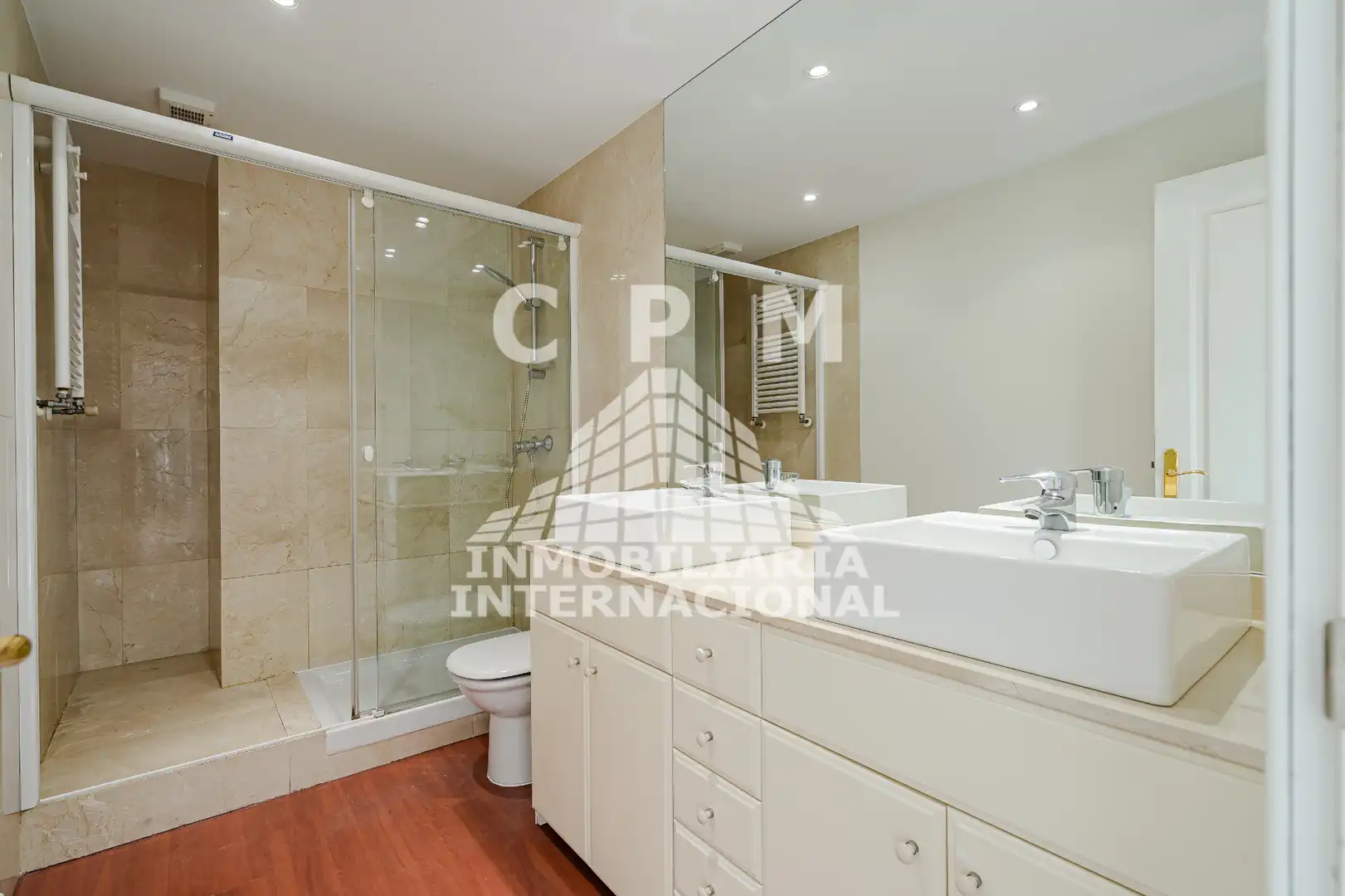 Badezimmer von Wohnung zur Miete in Madrid mit Klimaanlage, Heizung und Parkett