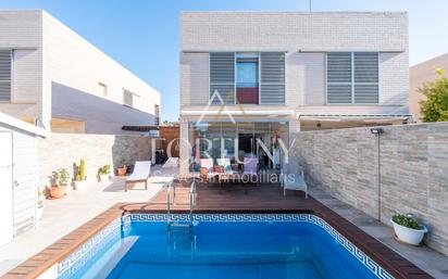 Exterior view of House or chalet for sale in Cambrils  with Air Conditioner, Heating and Private garden