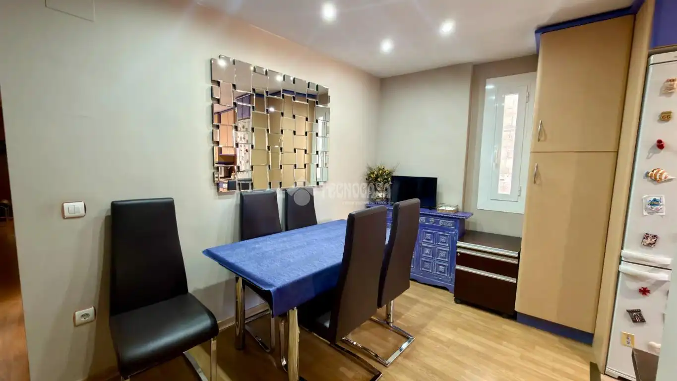 Dining room of Flat for sale in Zaragoza  with Air Conditioner, Heating and Parquet flooring