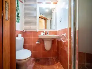 Badezimmer von Wohnung zum Verkauf in Madrid mit Klimaanlage, Heizung und Privatgarten
