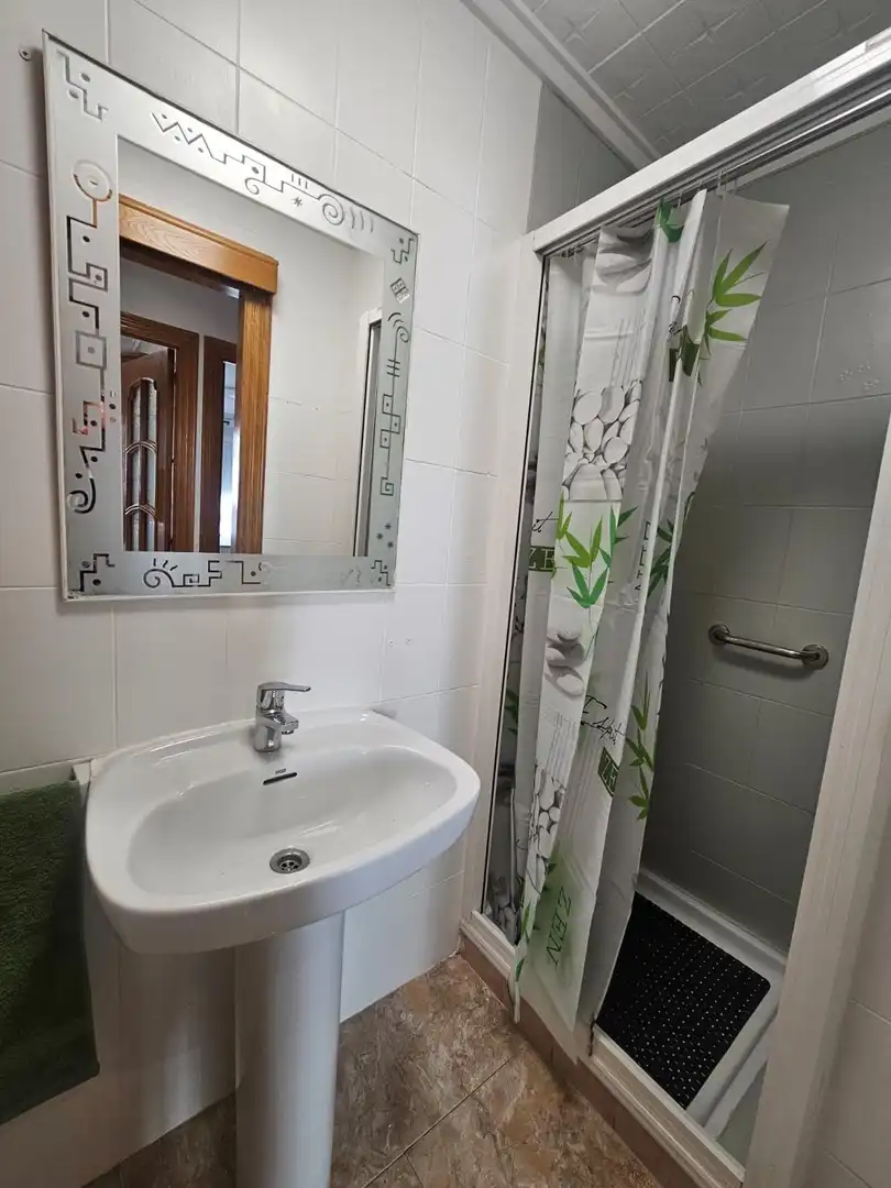 Bany de Apartament de lloguer en Torrevieja amb Aire condicionat, Calefacció i Terrassa