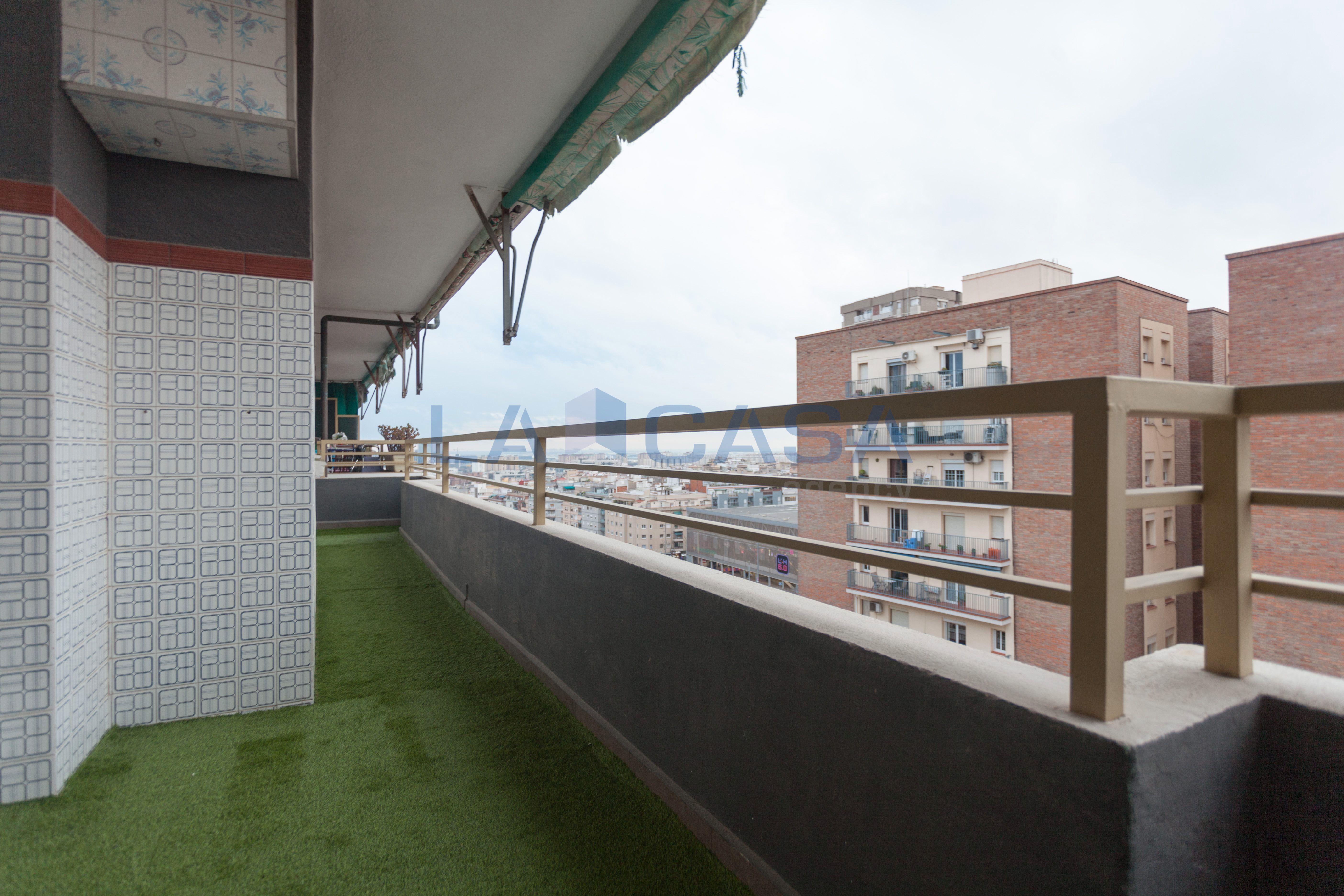 Terrassa de Àtic en venda en L'Hospitalet de Llobregat amb Balcó