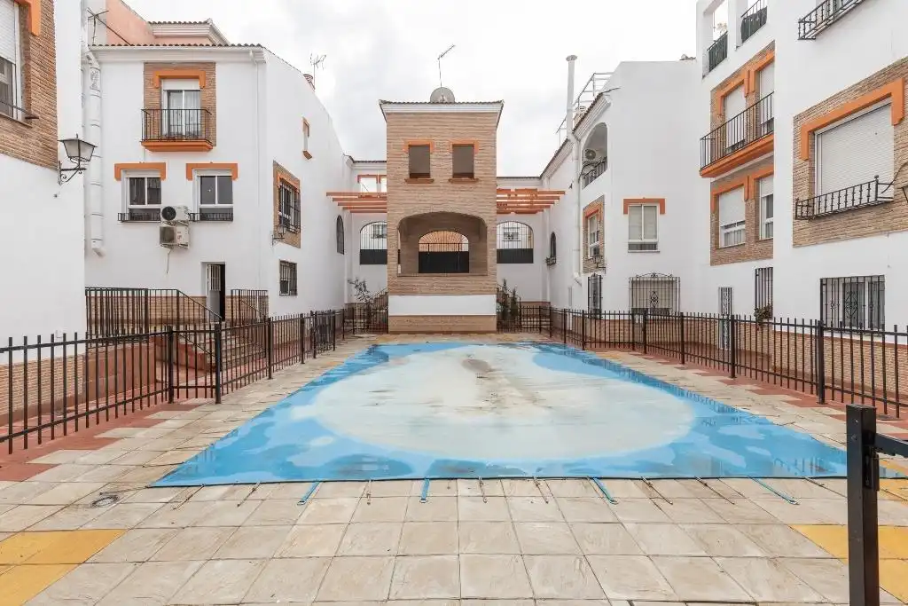 Vista exterior de Casa o chalet en venta en Granada con Terraza y Piscina comunitaria