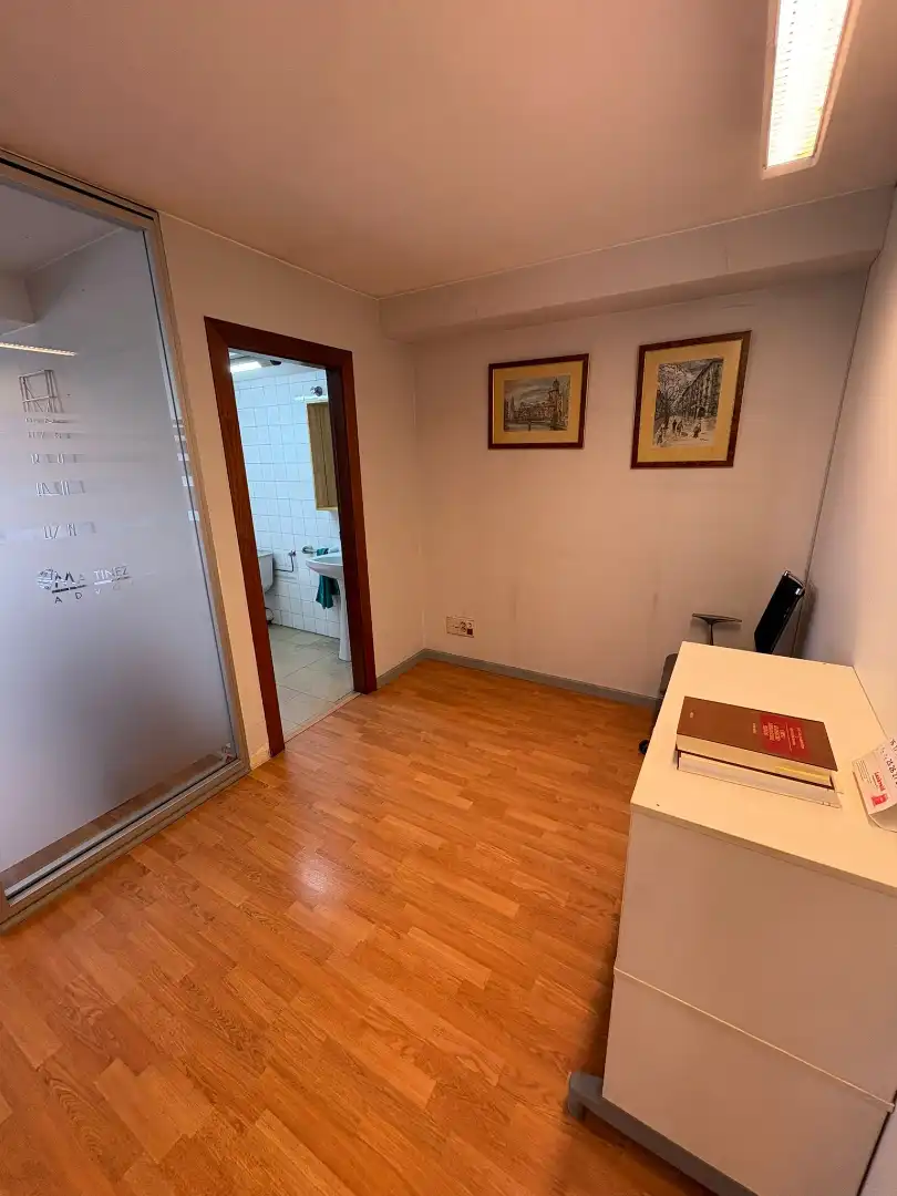 Oficina de lloguer en Girona amb Terrassa