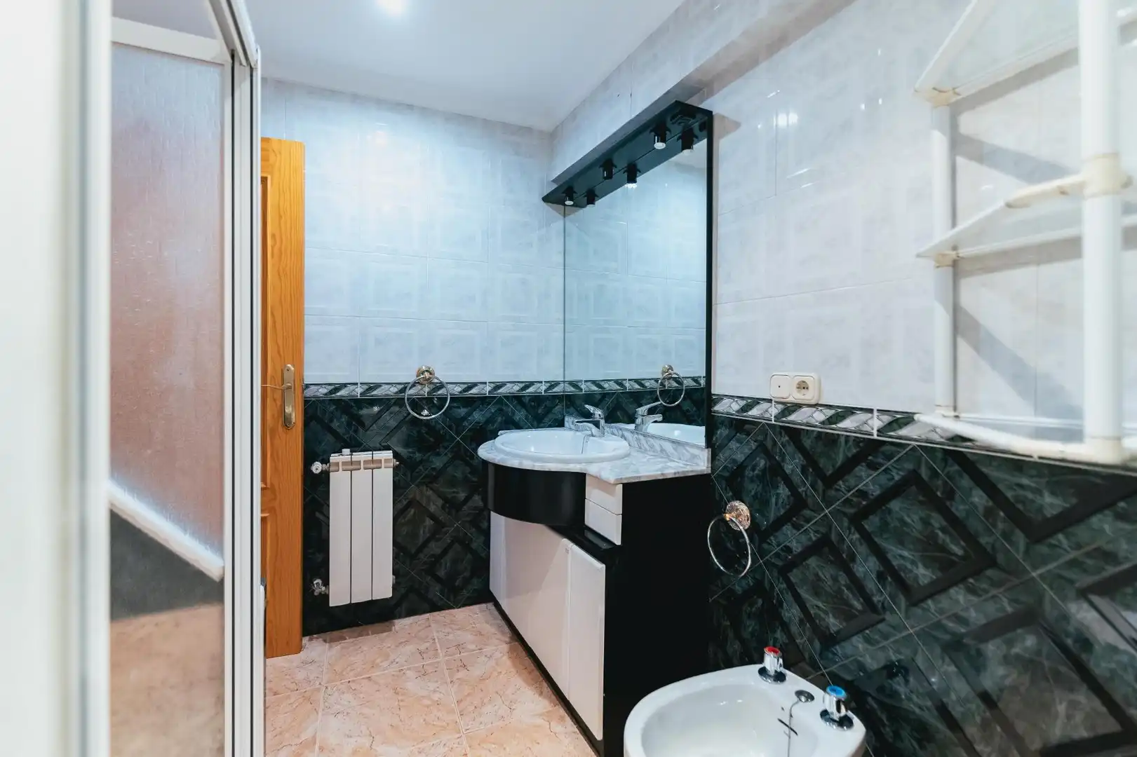 Baño de Piso en venta en Zújar con Aire acondicionado, Calefacción y Terraza