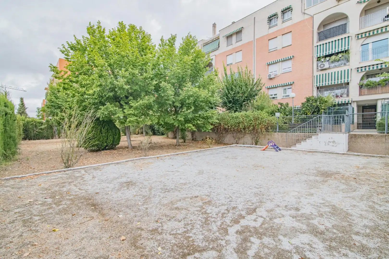 Aparcament de Pis de lloguer en Granada amb Calefacció, Terrassa i Moblat