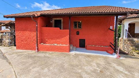 Casa en venta en Belmonte De Miranda, 4 dormitorios.