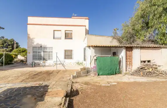 Vista exterior de Casa o xalet en venda en Elche / Elx amb Jardí privat, Terrassa i Piscina