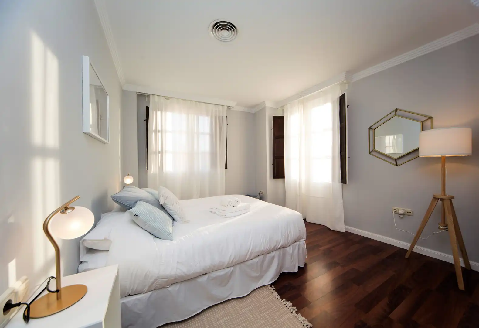 Bedroom of Flat for sale in Granada  with Air Conditioner, Heating and Parquet flooring