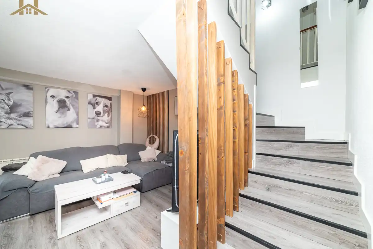 Maisonette zum Verkauf in Sevilla la Nueva mit Klimaanlage, Terrasse und Abstellraum
