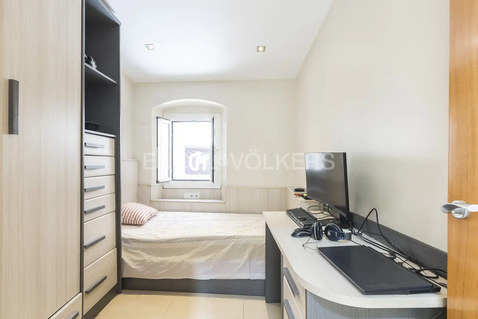 Bedroom of Houses for sale in Barcelona  with Air Conditioner, Heating and Terrace