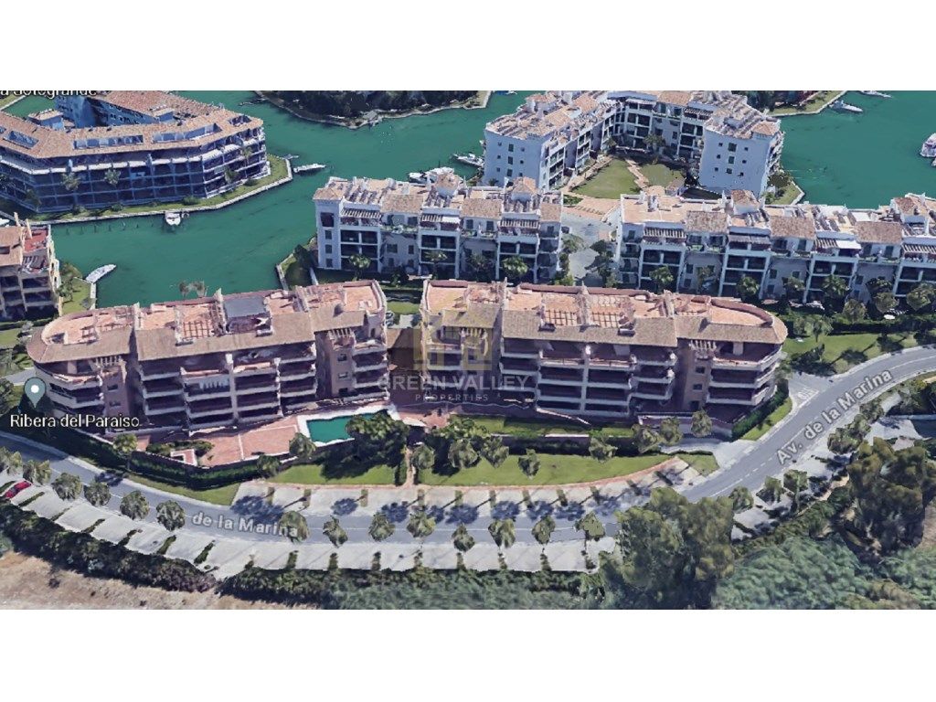 Vista exterior de Apartament en venda en Sotogrande amb Aire condicionat, Calefacció i Jardí privat