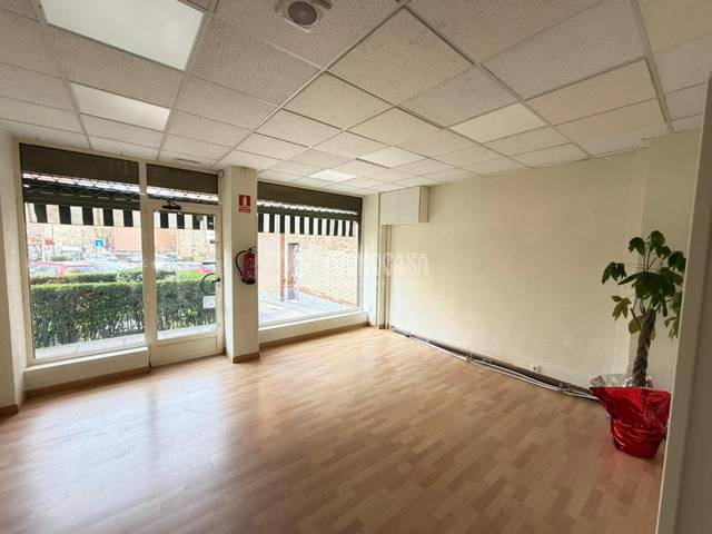 Local comercial en Alquiler en Calle del Camino de los Vinateros en Vinateros