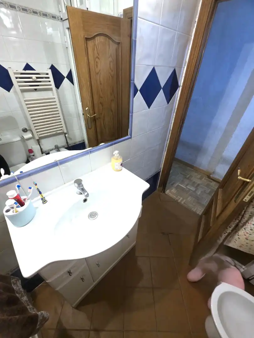 Bathroom of Flat for sale in Móstoles  with Air Conditioner, Heating and Parquet flooring