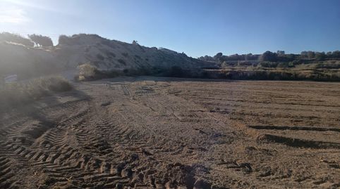Gran terreno con almacén de 200m2 y vistas al embalse La Pedrera