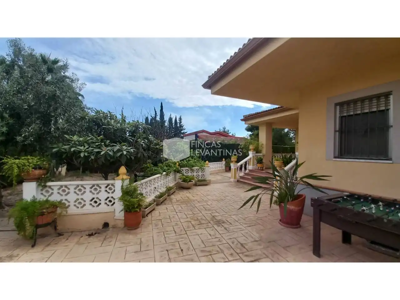 Vista exterior de Casa o xalet en venda en San Vicente del Raspeig / Sant Vicent del Raspeig amb Aire condicionat, Jardí privat i Terrassa