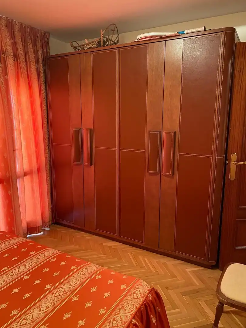 Dormitori de Pis de lloguer en Jaca amb Parquet, Terrassa i Moblat