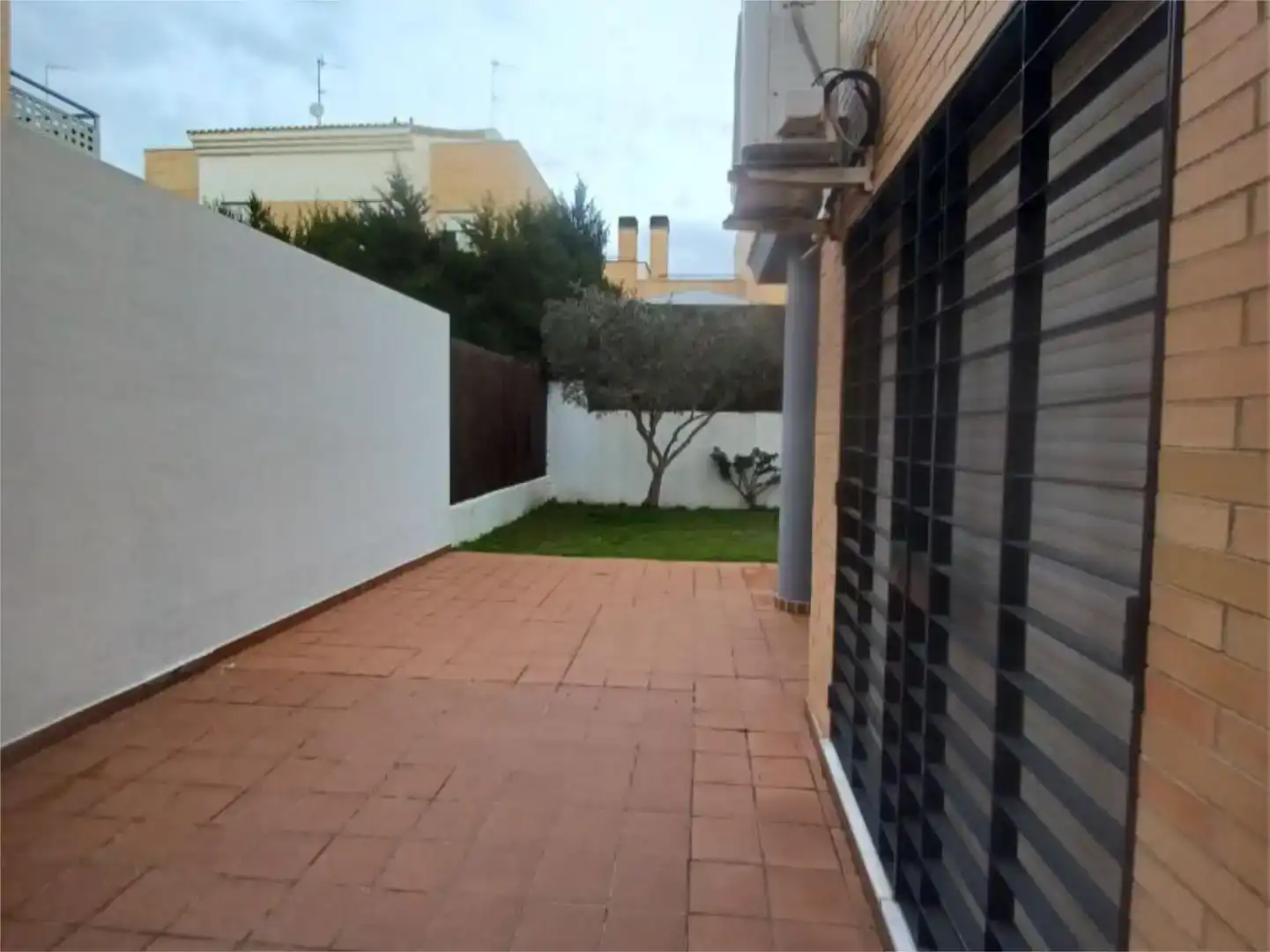 Jardí de Pis en venda en Espartinas amb Aire condicionat, Jardí privat i Traster