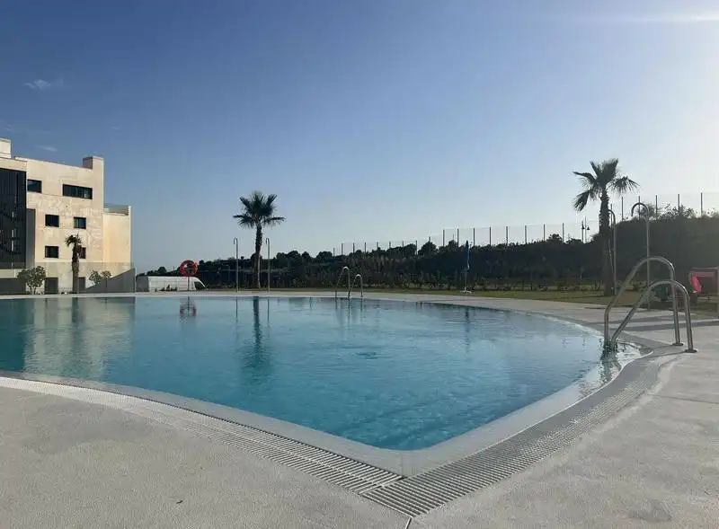 Piscina de Apartament de lloguer en Fuengirola amb Aire condicionat, Terrassa i Piscina