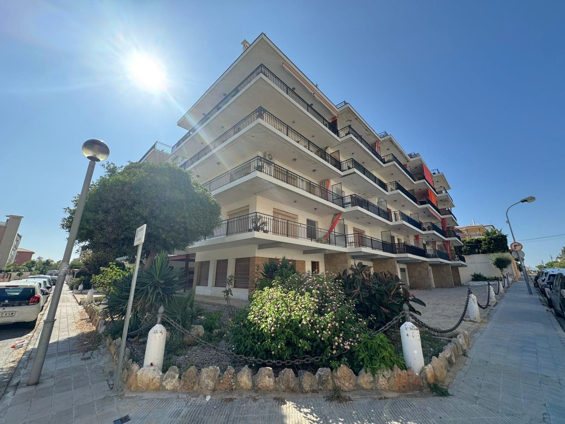 Vista exterior de Local en venda en El Vendrell