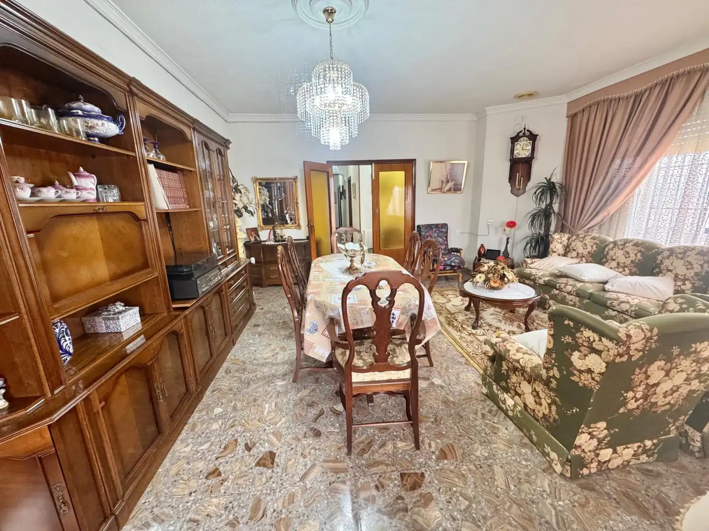 Menjador de Casa o xalet en venda en Orihuela amb Aire condicionat, Calefacció i Jardí privat
