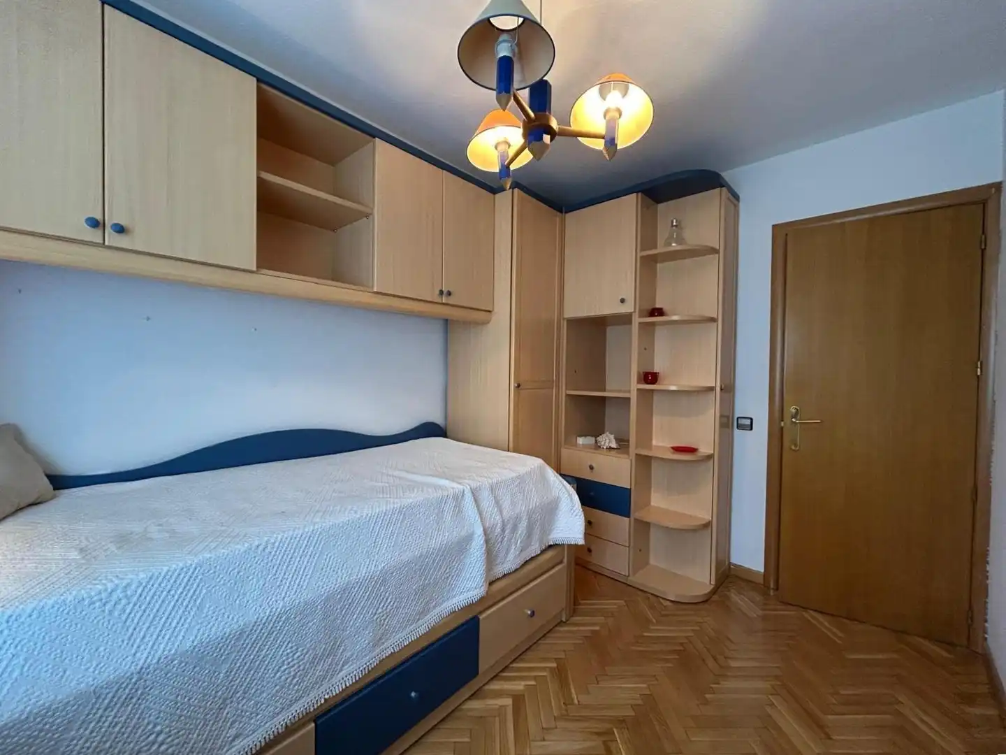 Flat for sale in Avenida FELICIDAD, Los Rosales