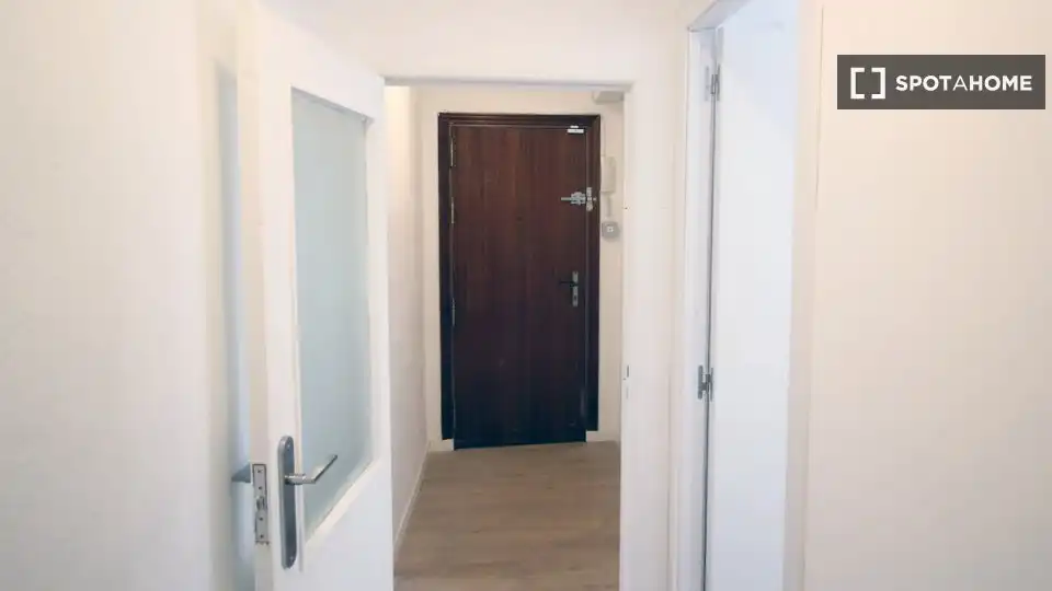 Flat for rent in Madrid  with Air Conditioner, Heating and Furnished