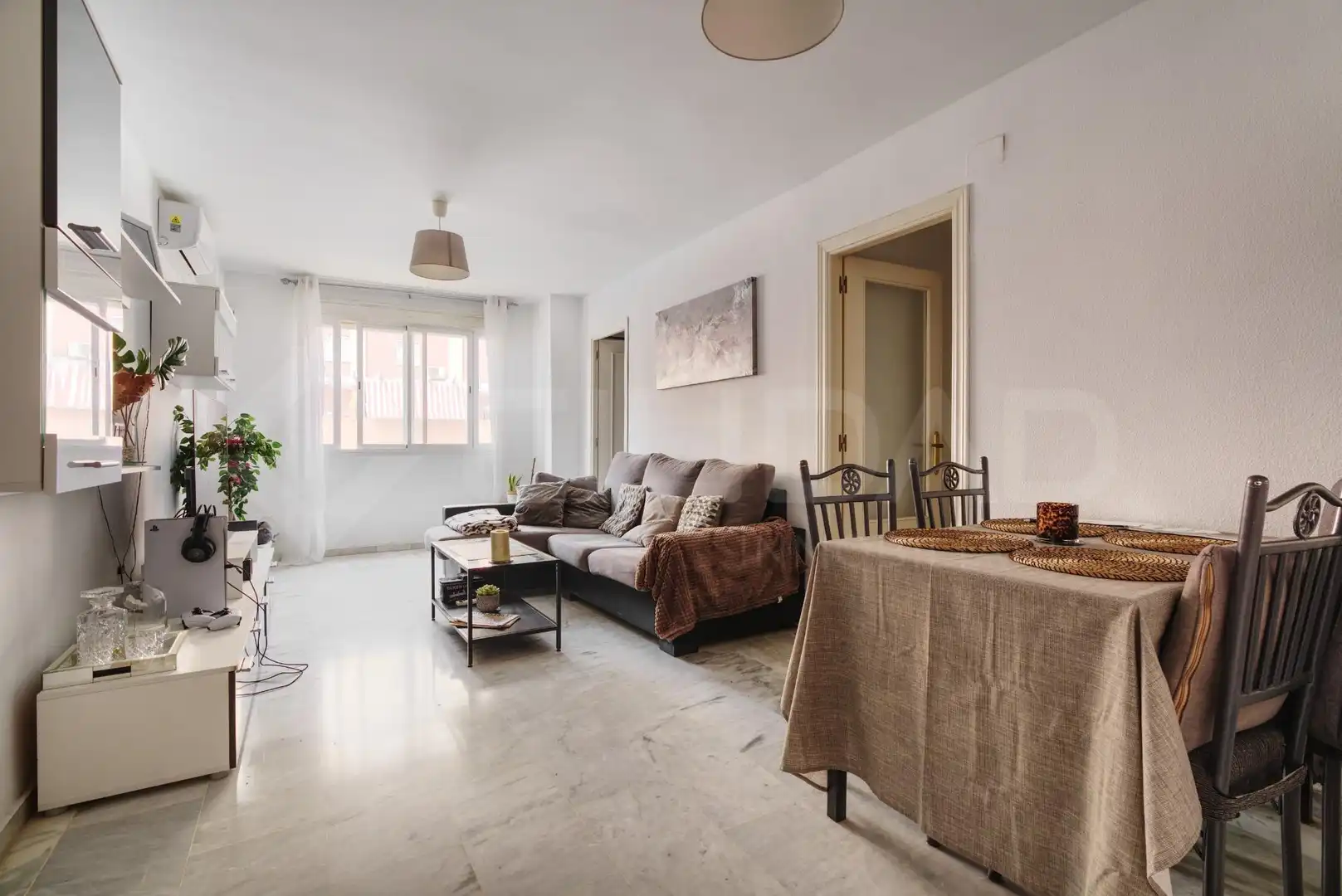 Sala d'estar de Pis en venda en San Juan de Aznalfarache amb Aire condicionat i Piscina comunitària