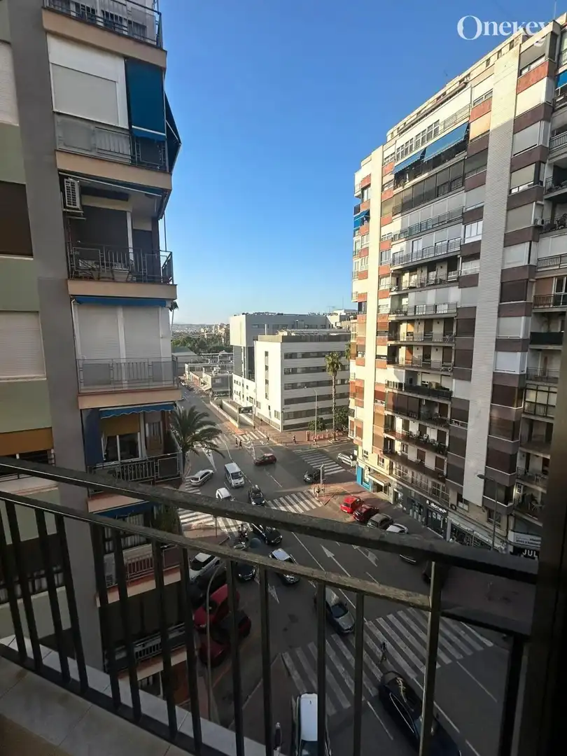 Vista exterior de Pis per a compartir en Murcia amb Aire condicionat i Balcó