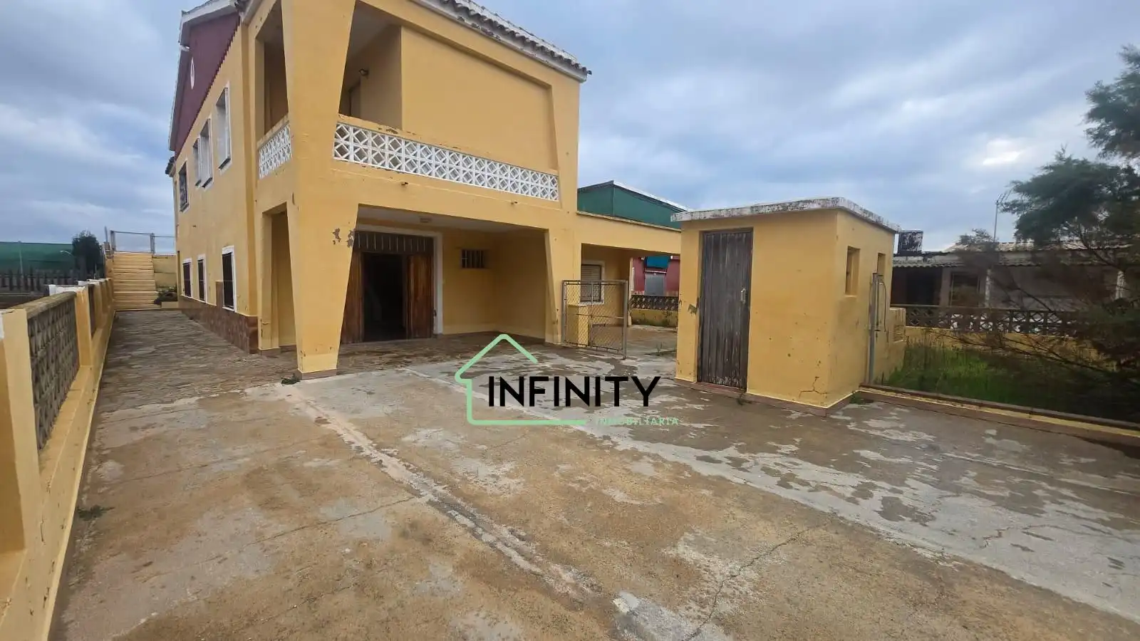 Exterior view of Houses for sale in Tavernes de la Valldigna  with Balcony