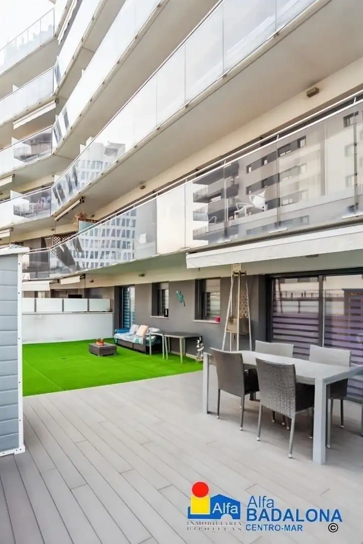 Terraza de Piso en venta en Badalona con Aire acondicionado, Calefacción y Jardín privado