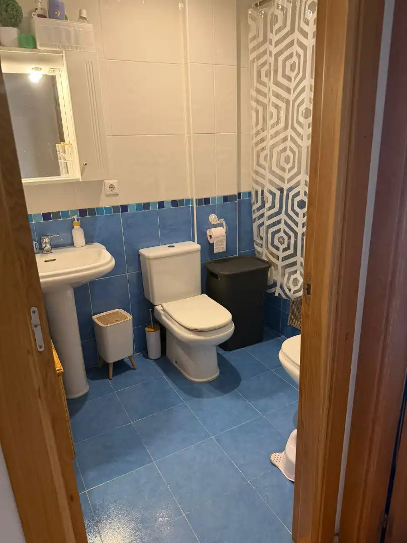 Baño de Piso de alquiler en Narón con Calefacción, Parquet y Trastero