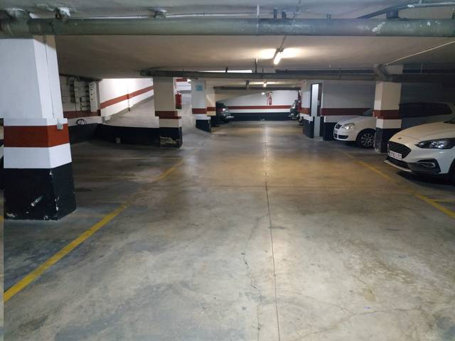 Garaje en Alquiler en Avinguda de Blasco Ibáñez, 126 en Ciutat Jardí