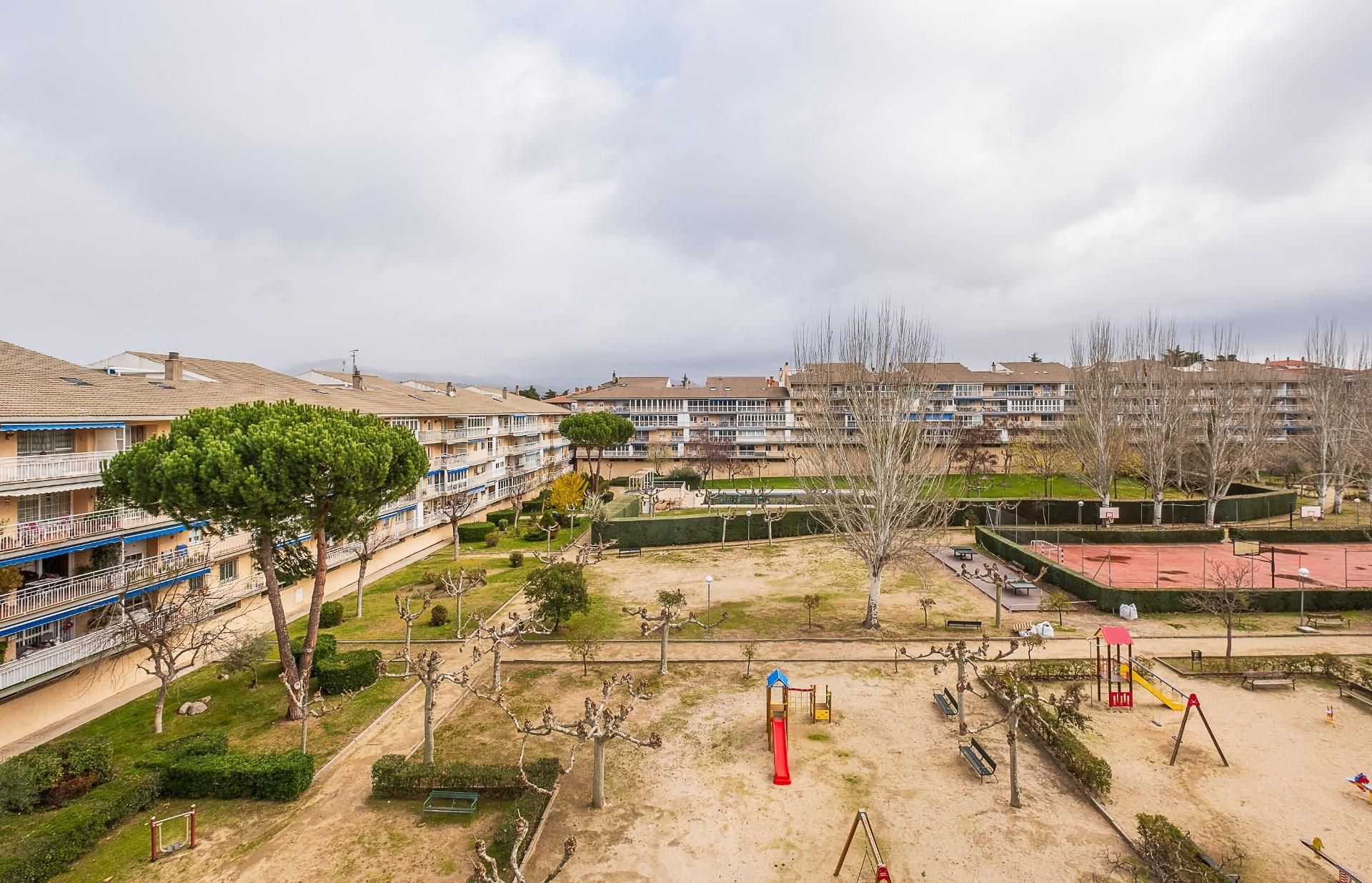 Habitación de Dúplex en venta en Collado Villalba con Calefacción, Jardín privado y Terraza
