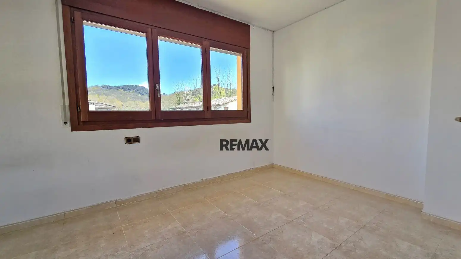 Detached house with garden for sale in Calle CL ISAAC ALBENIZ, imagen 9