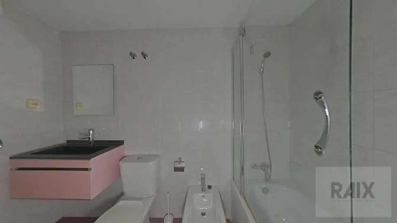 Baño de Piso en venta en Sabadell con Calefacción y Terraza