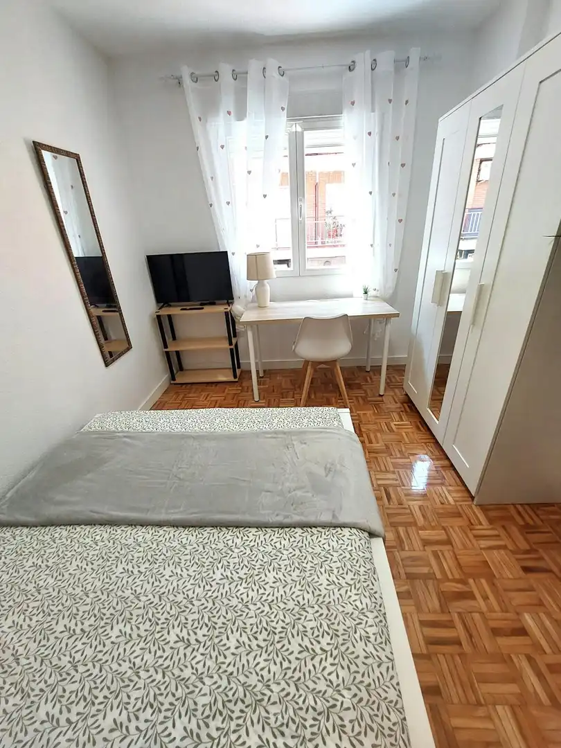 Bedroom of Flat for share in Getafe  with Heating, Washing machine and TV