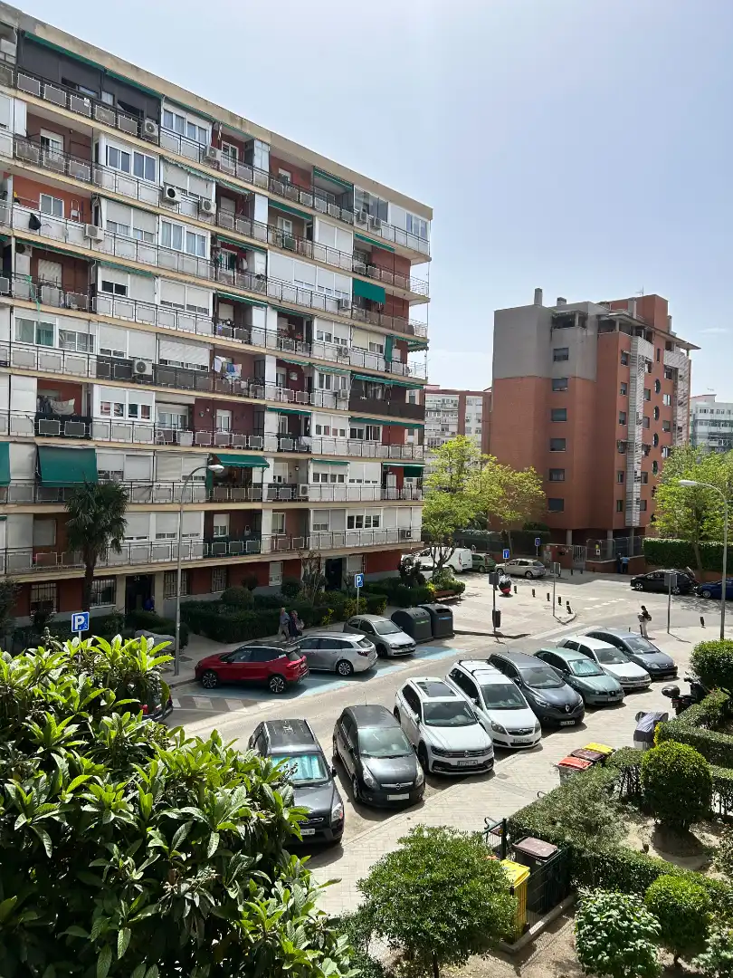Außenansicht von Wohnung zur Miete in  Madrid Capital mit Klimaanlage, Parkett und Terrasse