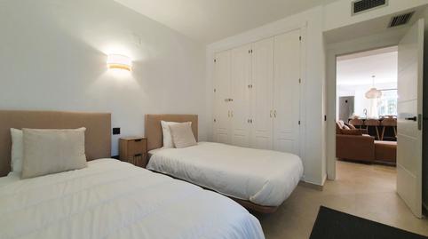 Foto 2 de Apartament en venda a Urbanización Los Naranjos de Marbella, 399, La Dama de Noche - La Alzambra, Marbella