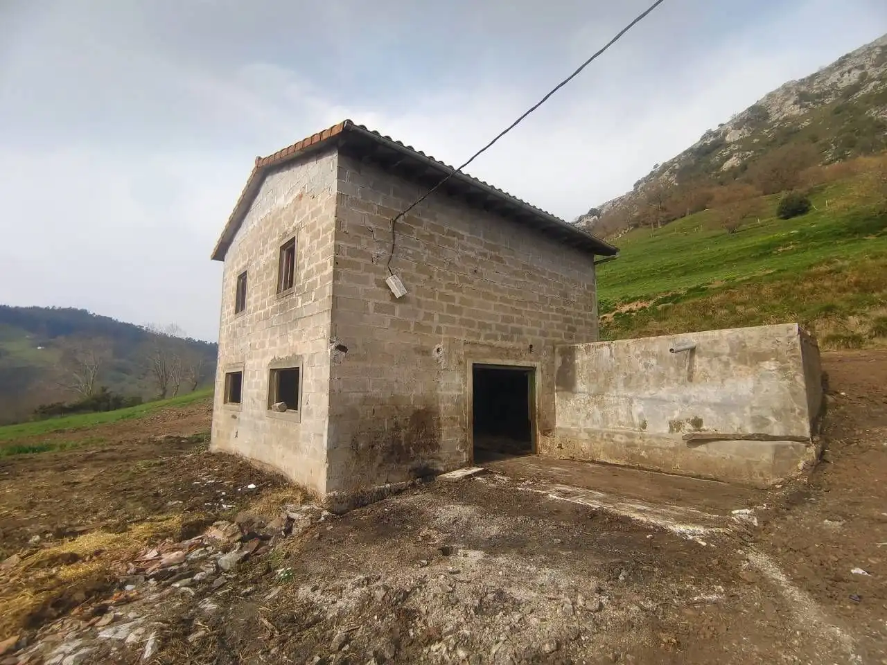 Vista exterior de Casa o chalet en venta en Puente Viesgo