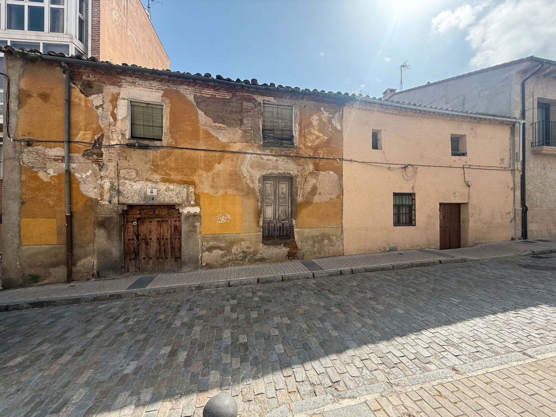 Exterior view of Building for sale in Ávila Capital