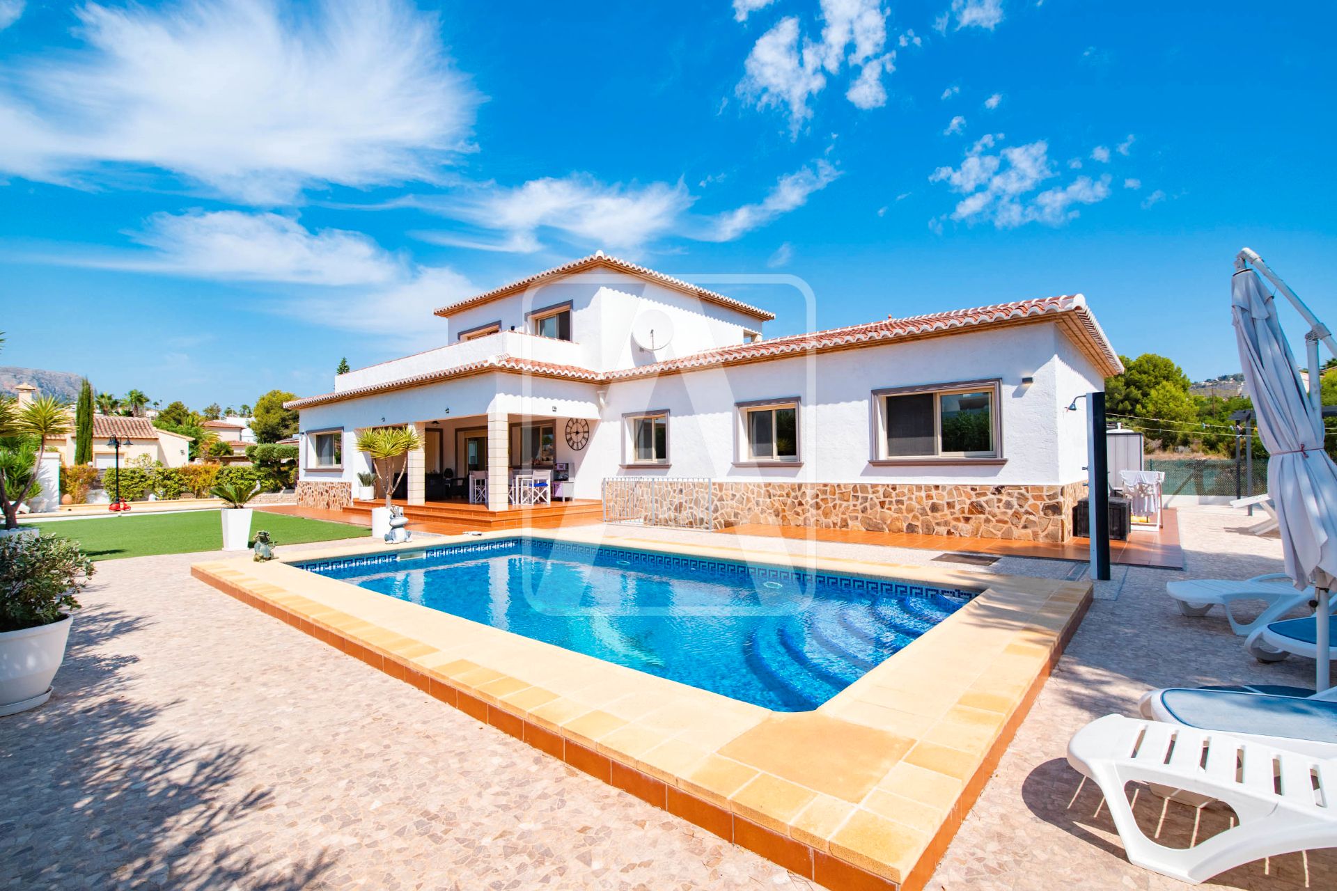 Vista exterior de Casa o xalet en venda en Calpe / Calp amb Aire condicionat, Calefacció i Jardí privat