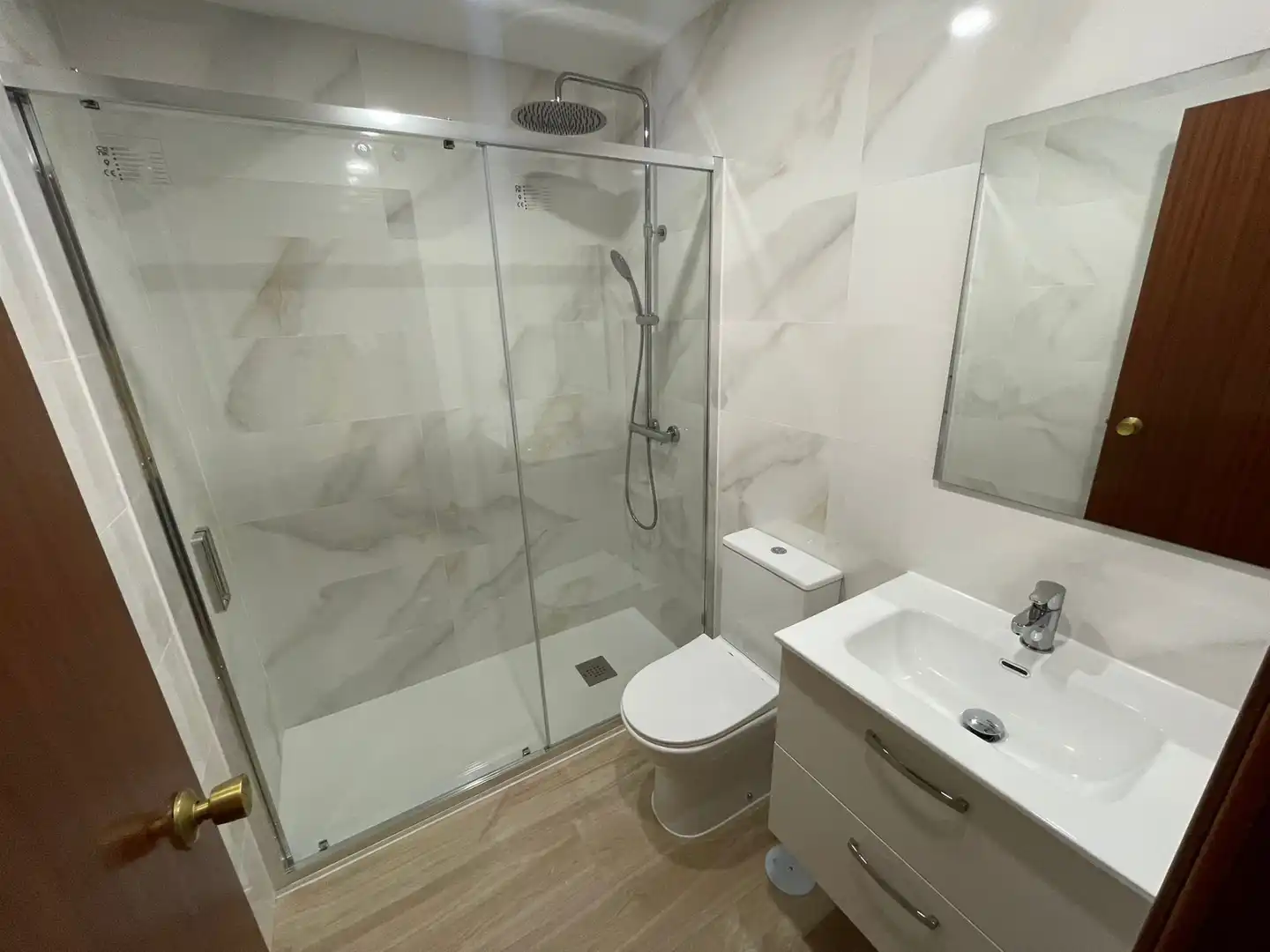 Baño de Piso de alquiler en Alcalá de Henares con Calefacción, Parquet y Amueblado