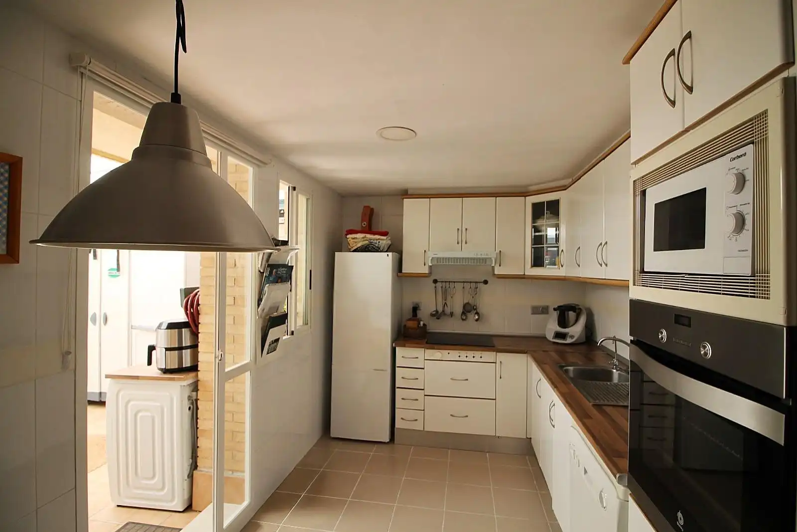 Cocina de Piso en venta en Alicante / Alacant con Calefacción, Jardín privado y Piscina comunitaria