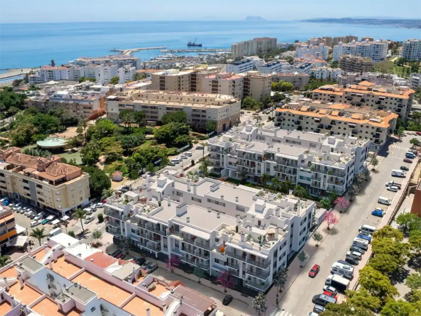 Exterior view of Flat for sale in Estepona  with Air Conditioner, Private garden and Swimming Pool