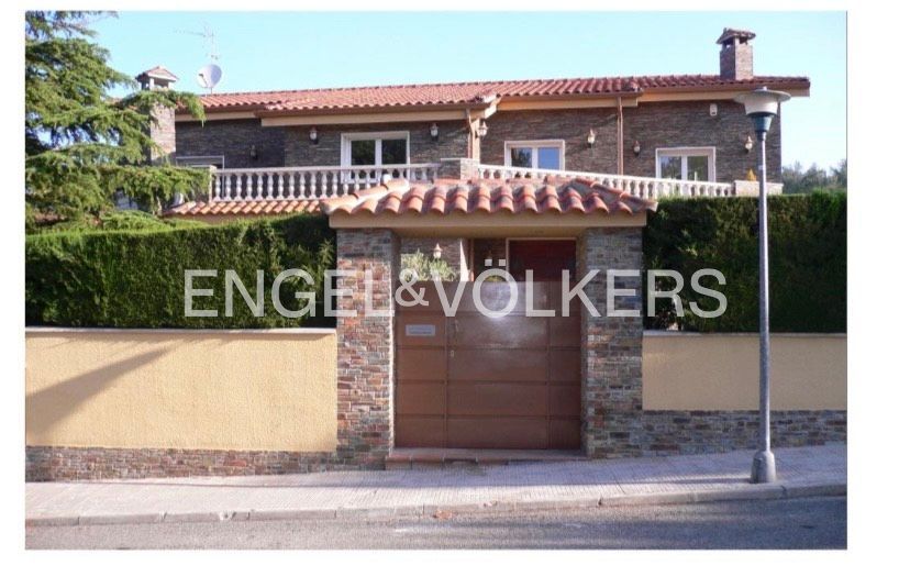 Vista exterior de Casa o xalet en venda en Òdena amb Aire condicionat, Calefacció i Jardí privat